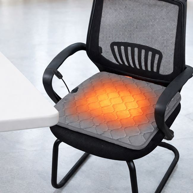 Pernă încălzită.Menține zona de șezut caldă și confortabilă